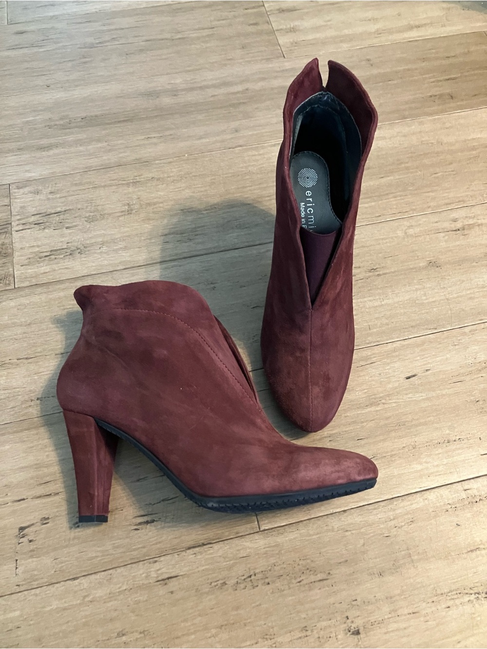 Eric Michael suede leather lined women’s burgundy heeled  boots. Size 8.5